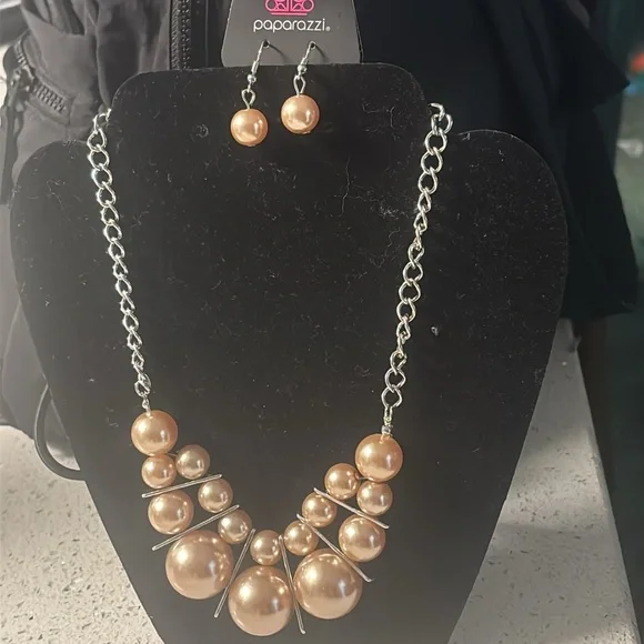 Elegant Pearl Necklace and Earring Set - Picture 2 of 5